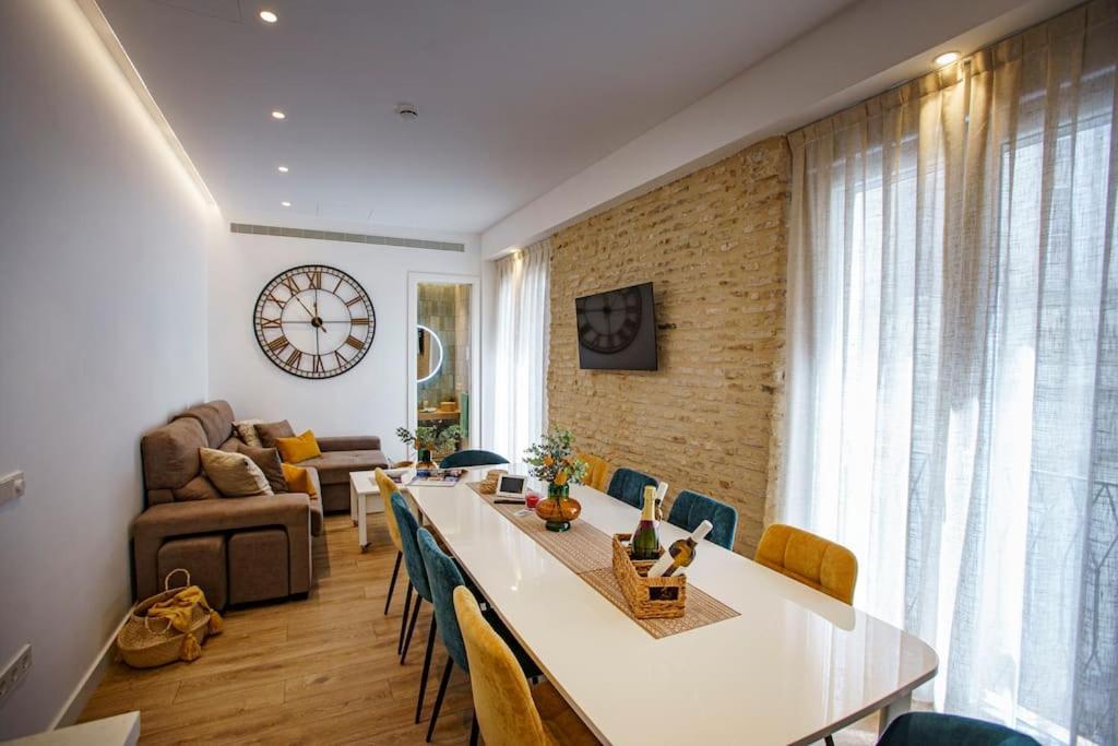 Mini Hotel In The Heart Of Sevilla For Exclusive Usage Екстериор снимка